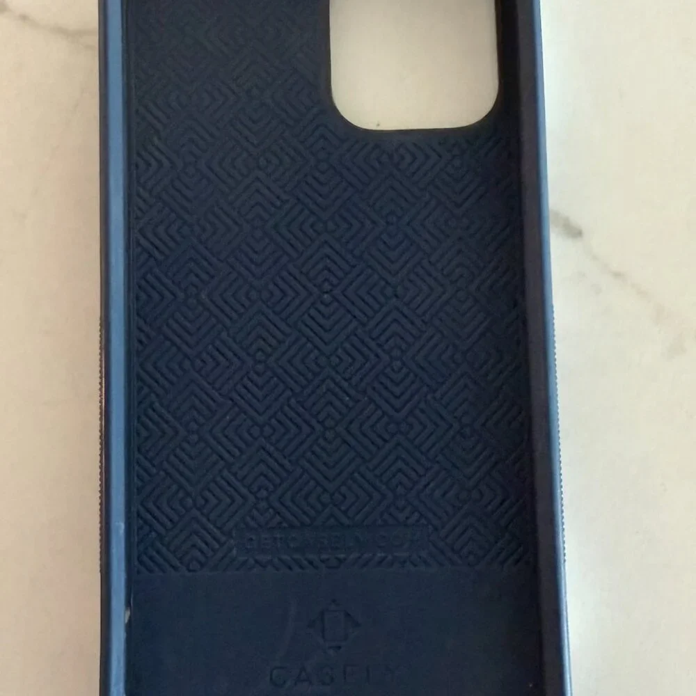 Casely - Picture 2 of 2